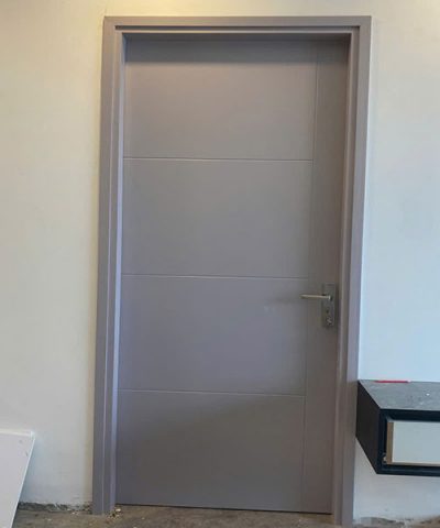 Cửa gỗ MDF sơn màu