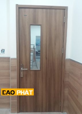 chọn cửa phòng ngủ có ô kính