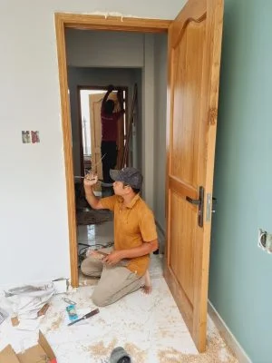 Lắp đặt bảo dưỡng cửa gỗ