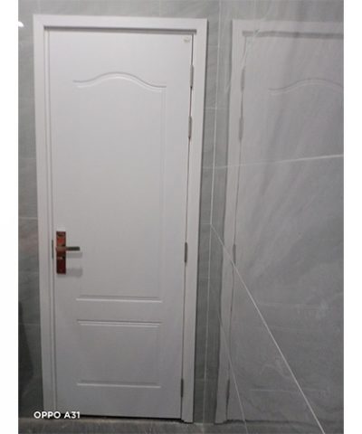 Cửa phòng ngủ nhựa composite màu trắng