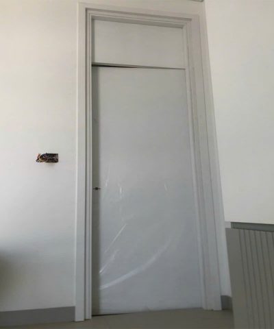 Cửa phòng ngủ Composite màu trắng có ô fix