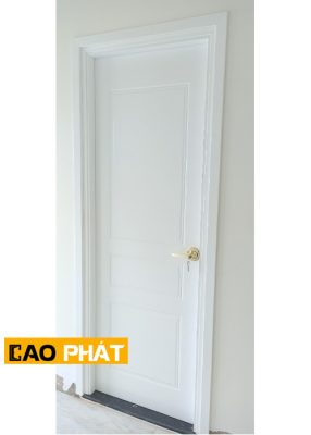 Cửa phòng ngủ màu trắng sáng thoáng, sách sẽ