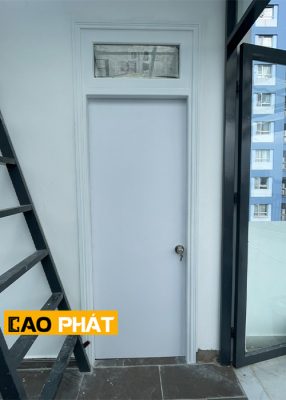 Cửa phòng ngủ màu trắng hút tài lộc