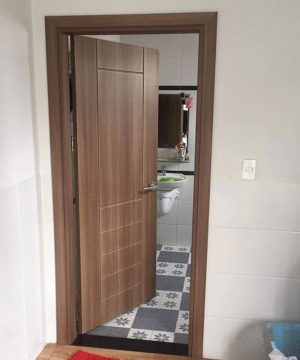 cửa phòng vệ sinh