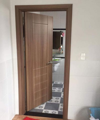 cửa phòng vệ sinh