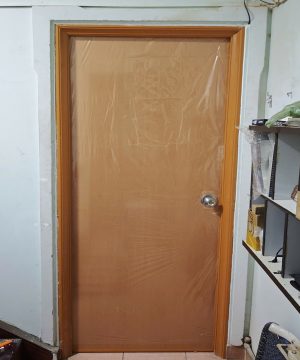 Cửa nhà vệ sinh giá rẻ